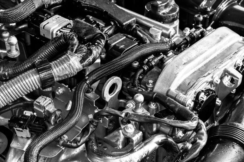 汽车发动机汽车发动机零件内燃机的特写图片新车的引擎细节汽车详图黑白