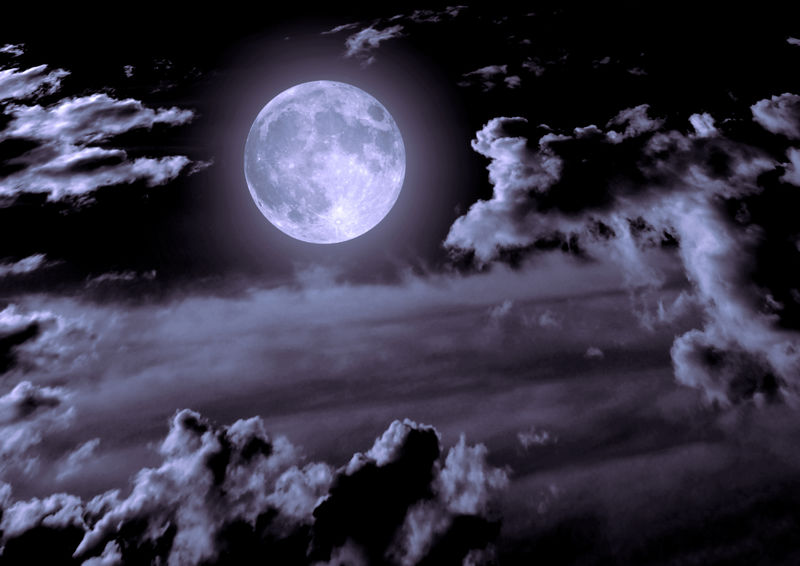 夜空中的月亮-云中的月亮-这幅由NASA提供的图片的元素