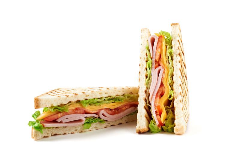 夹火腿奶酪西红柿生菜和烤面包的三明治前视图以白色背景隔离