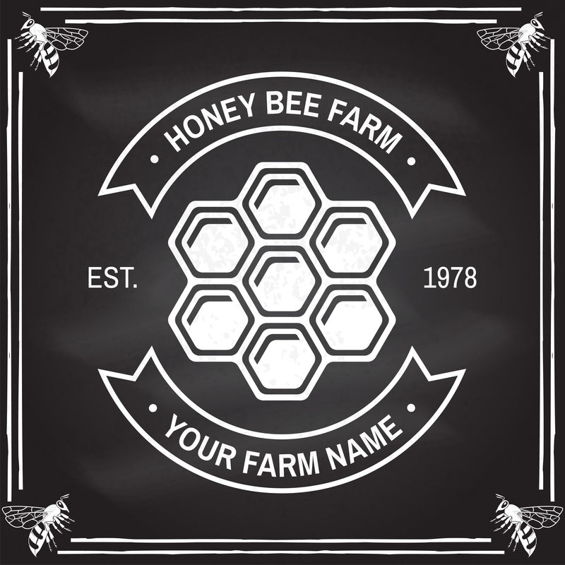蜂蜜农场徽章矢量在黑板上衬衫邮票或T恤的概念复古的排版设计与蜂蜜剪影蜜蜂农场业务的复古设计