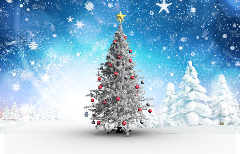圣诞树上挂着小饰品-星星衬托着雪景和冷杉