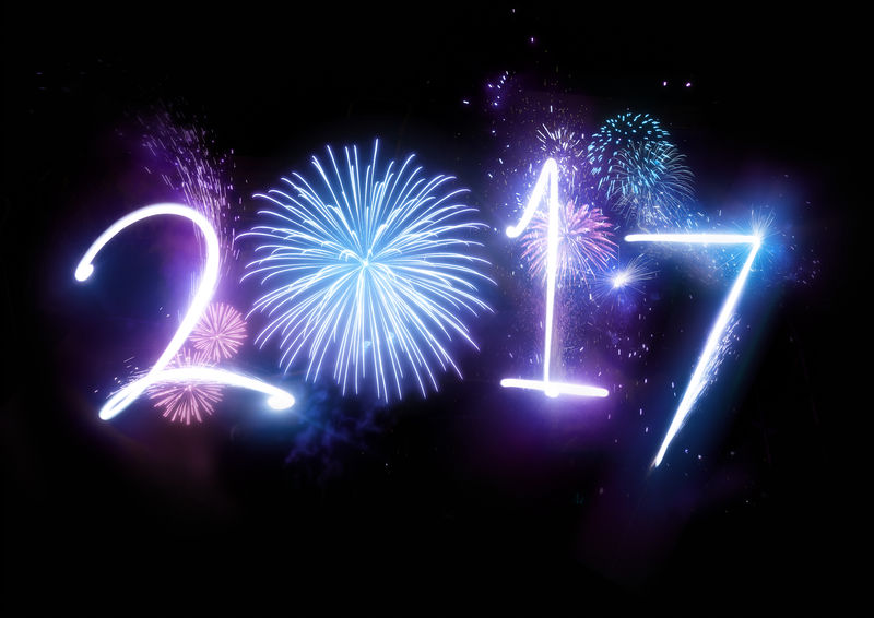 新年快乐，2017年的烟花和灯火点燃。