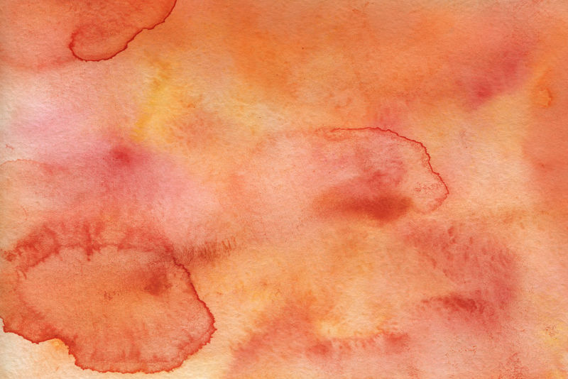 白色纸张背景上的橙色墨水和水彩画纹理-油漆泄漏和暗效果-手绘抽象图像