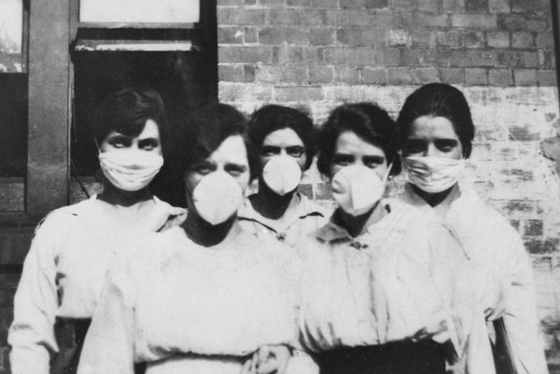 流感流行期间戴口罩的妇女布里斯班（1919年）