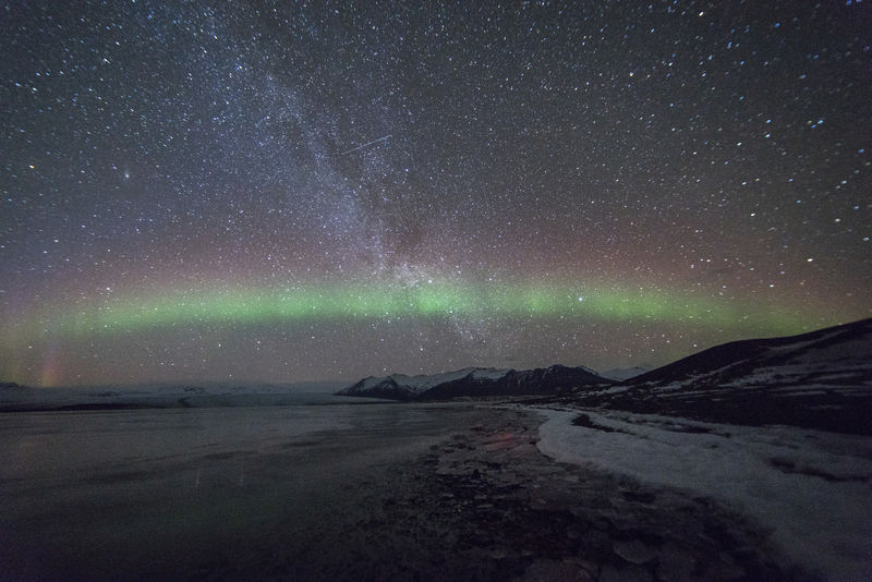 冰岛上空的北极光