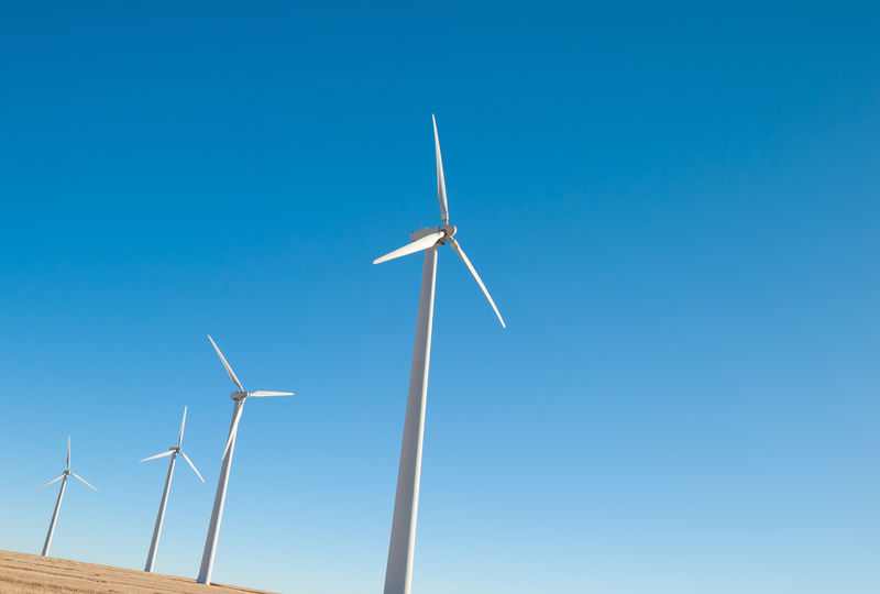 绿色可再生能源概念——风力发电机