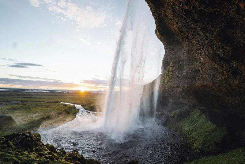 冰岛塞尔贾兰斯沃斯瀑布后视图