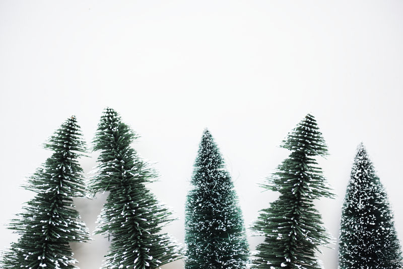 设计空间背景的圣诞树
