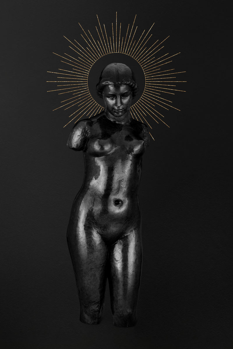 黑色女性裸体雕塑