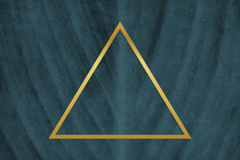 叶子纹理上的金色框架三角形
