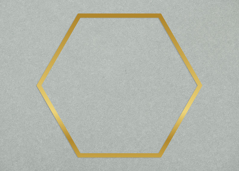 灰色混凝土纹理背景上的金色六边形框架
