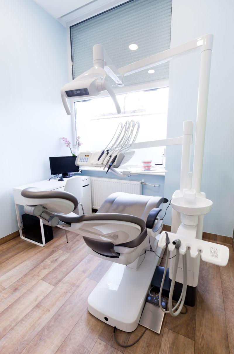 现代化牙科诊所的医疗设备
