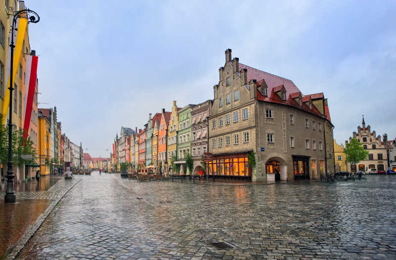 兰茨胡特巴伐利亚镇的老哥特式街道