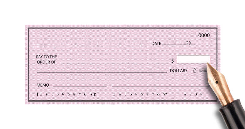 粉色支票和钢笔