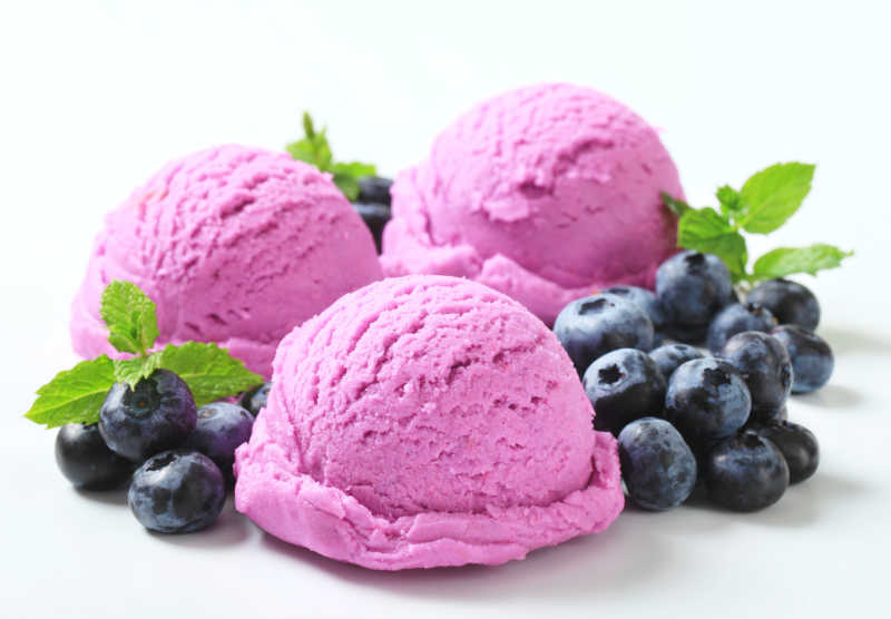 好吃的蓝莓冰淇淋