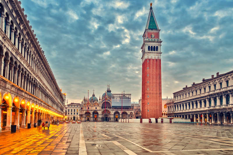 蓝天下的威尼斯黄昏圣马可广场