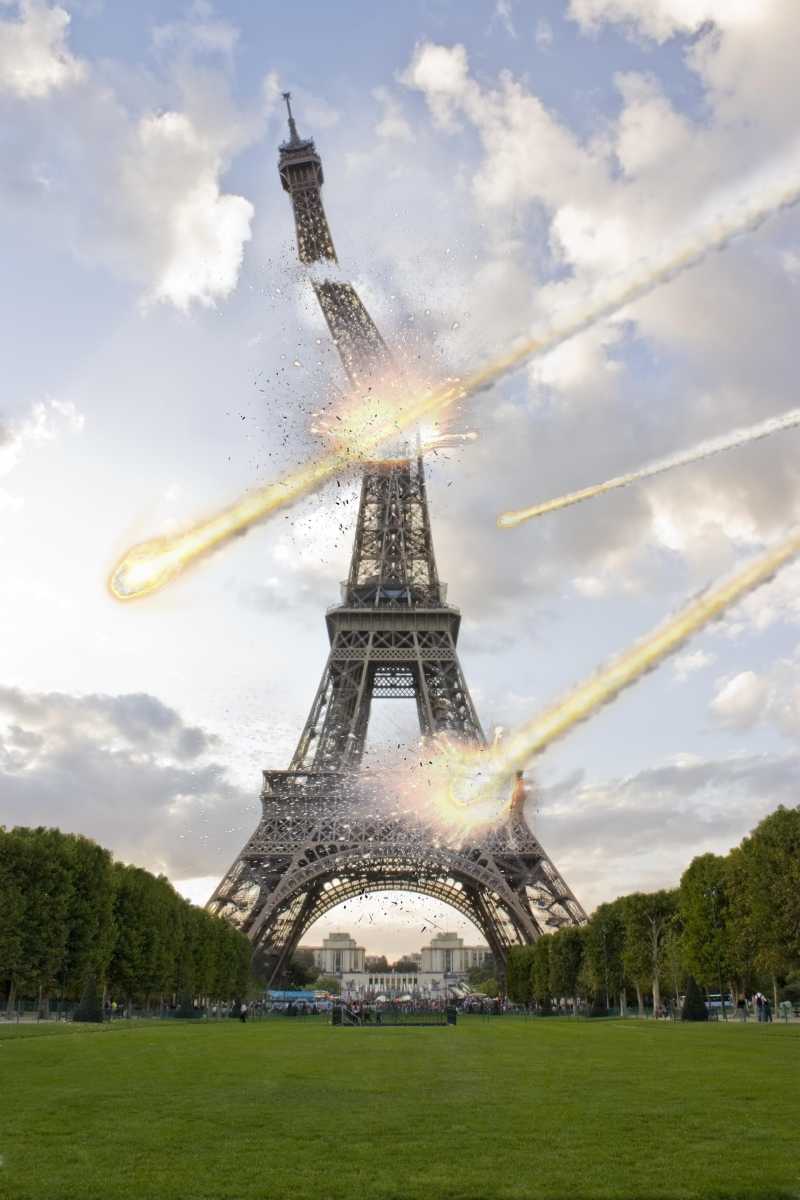 陨石撞击巴黎埃菲尔铁塔