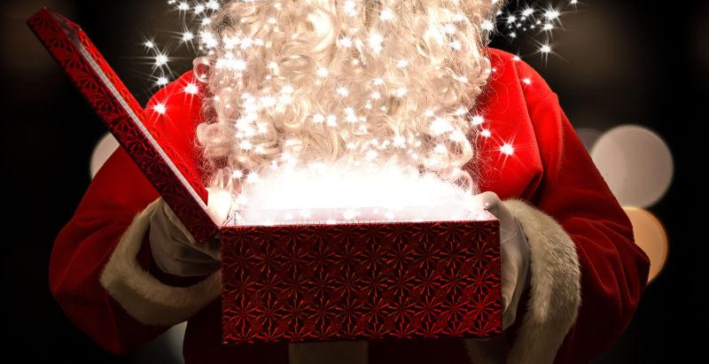 圣诞老人打开手里的礼品盒